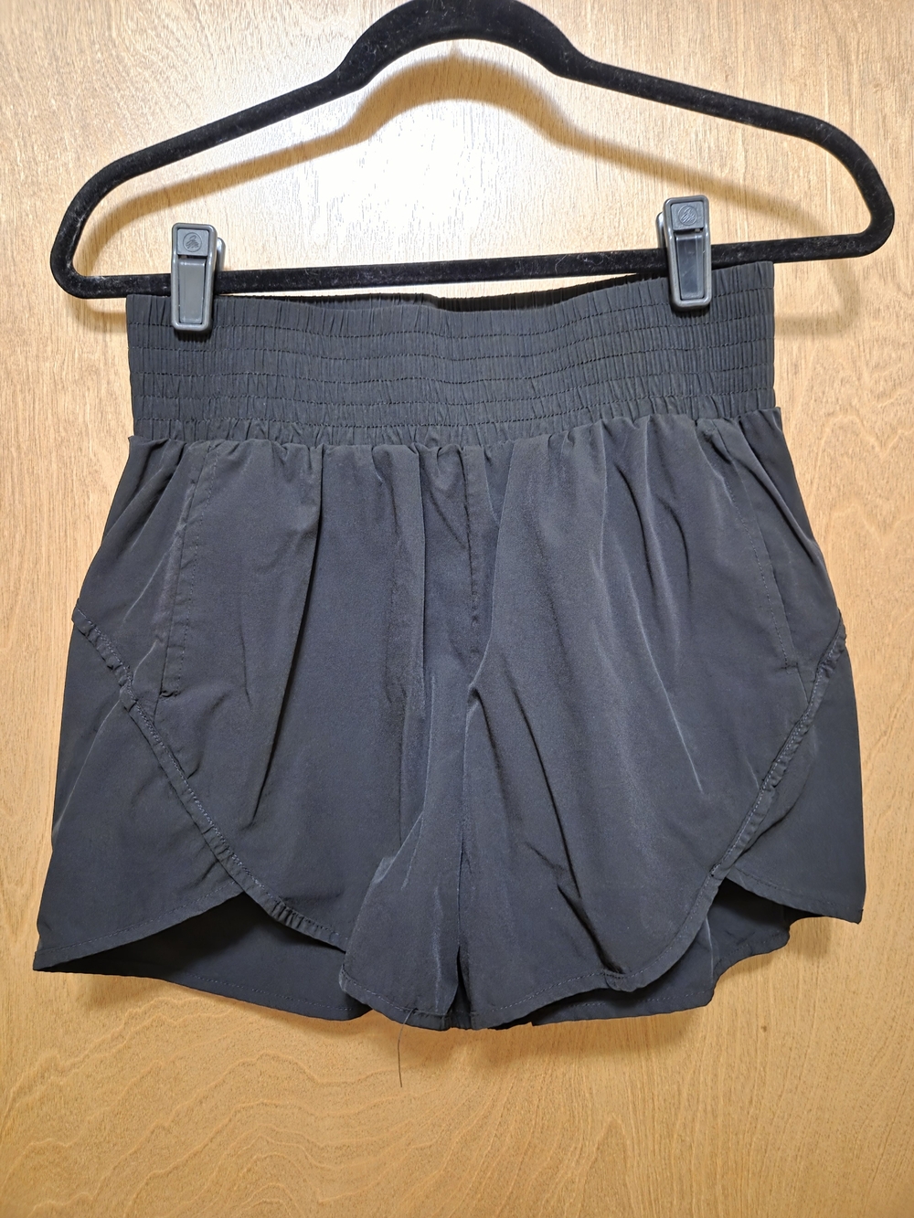 Women's Black Elastic-Waistflow Shorts